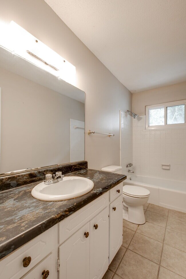 Building Photo - 3814 Cherwood Ln