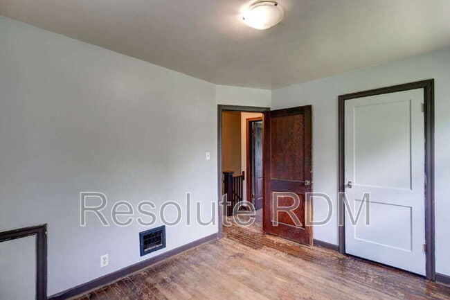 Building Photo - 201 S Emerson Ave