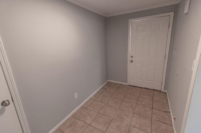 Building Photo - 706 Demaret Dr