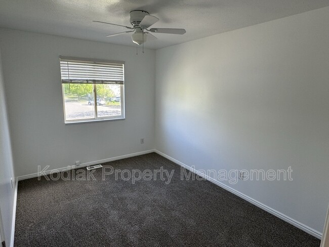 Building Photo - 1668 W Rockbridge Dr
