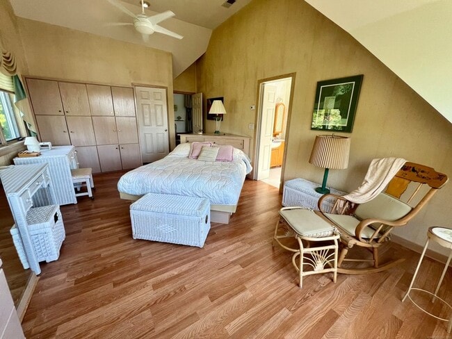 Building Photo - 131 Popes Island Rd