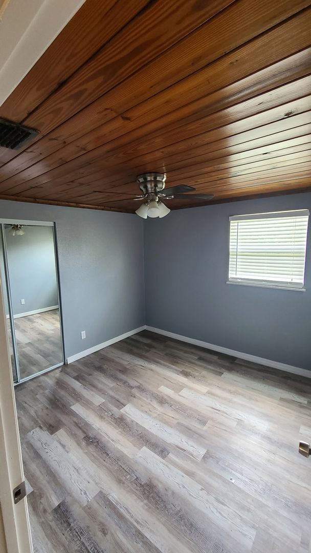 Building Photo - Charming 3 Bedroom 1 Bath Home with Spacious Yard ~ No HOA