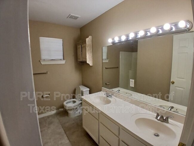 Building Photo - 1818 Rodd Field Rd