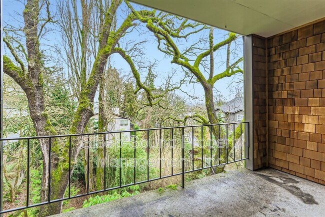 Building Photo - 4626 SW Condor Ave