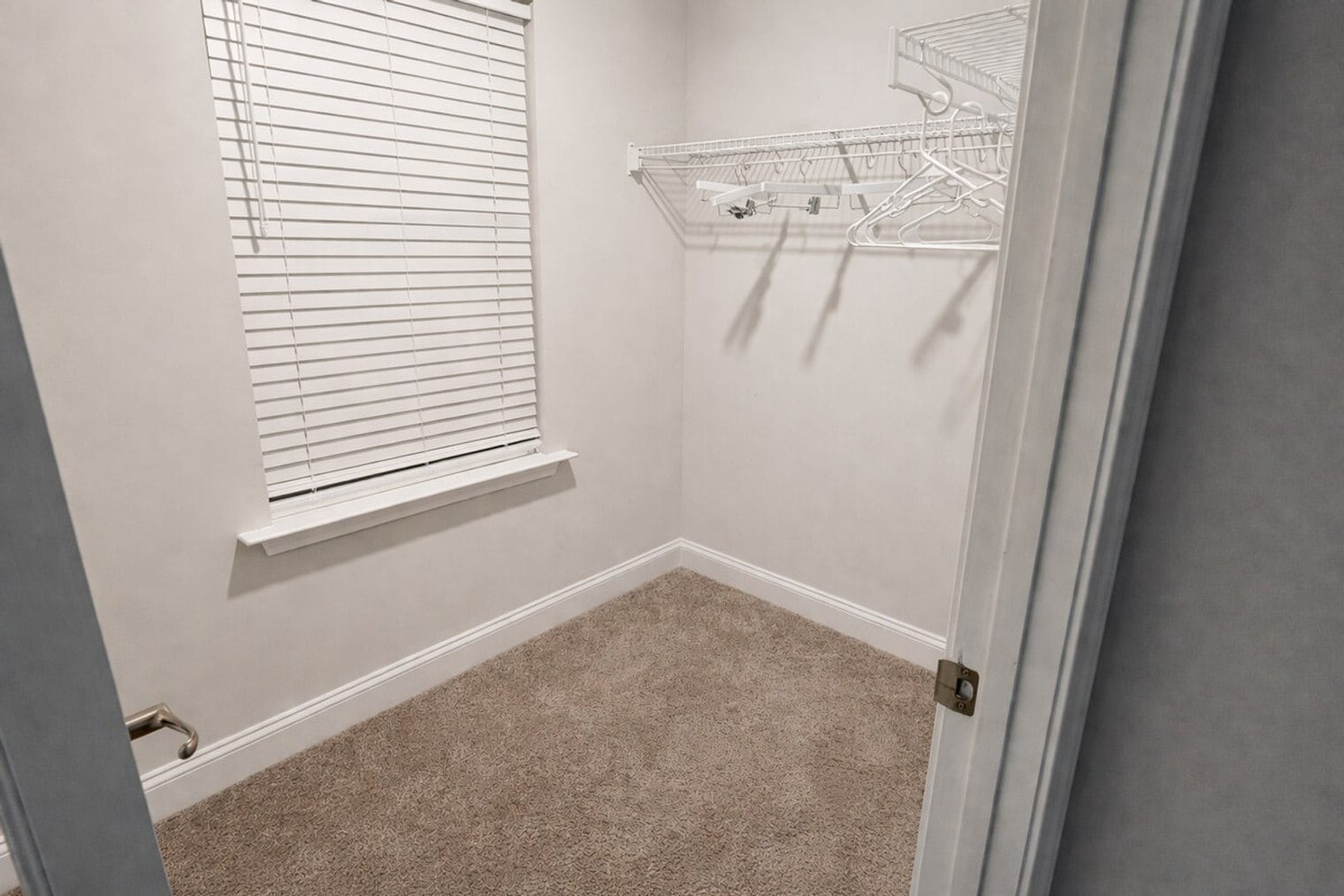 Building Photo - 182 Hillmont Dr