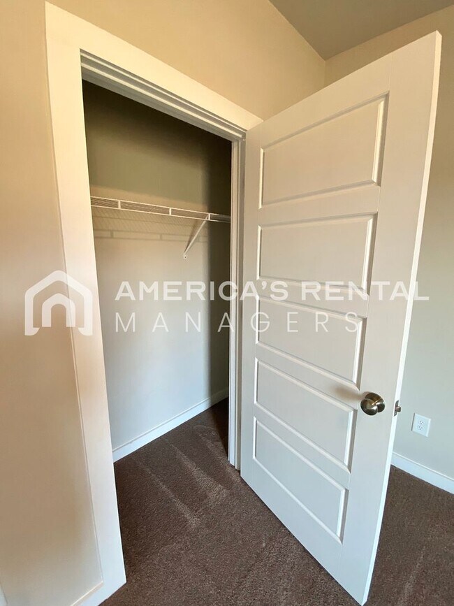 Building Photo - Spacious Home for Rent in Weaver AL... Ava...