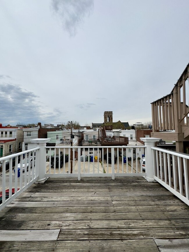 Building Photo - Charming 2 Bedroom/1 Bathroom Townhome with Deck and Parking Pad in South Baltimore!