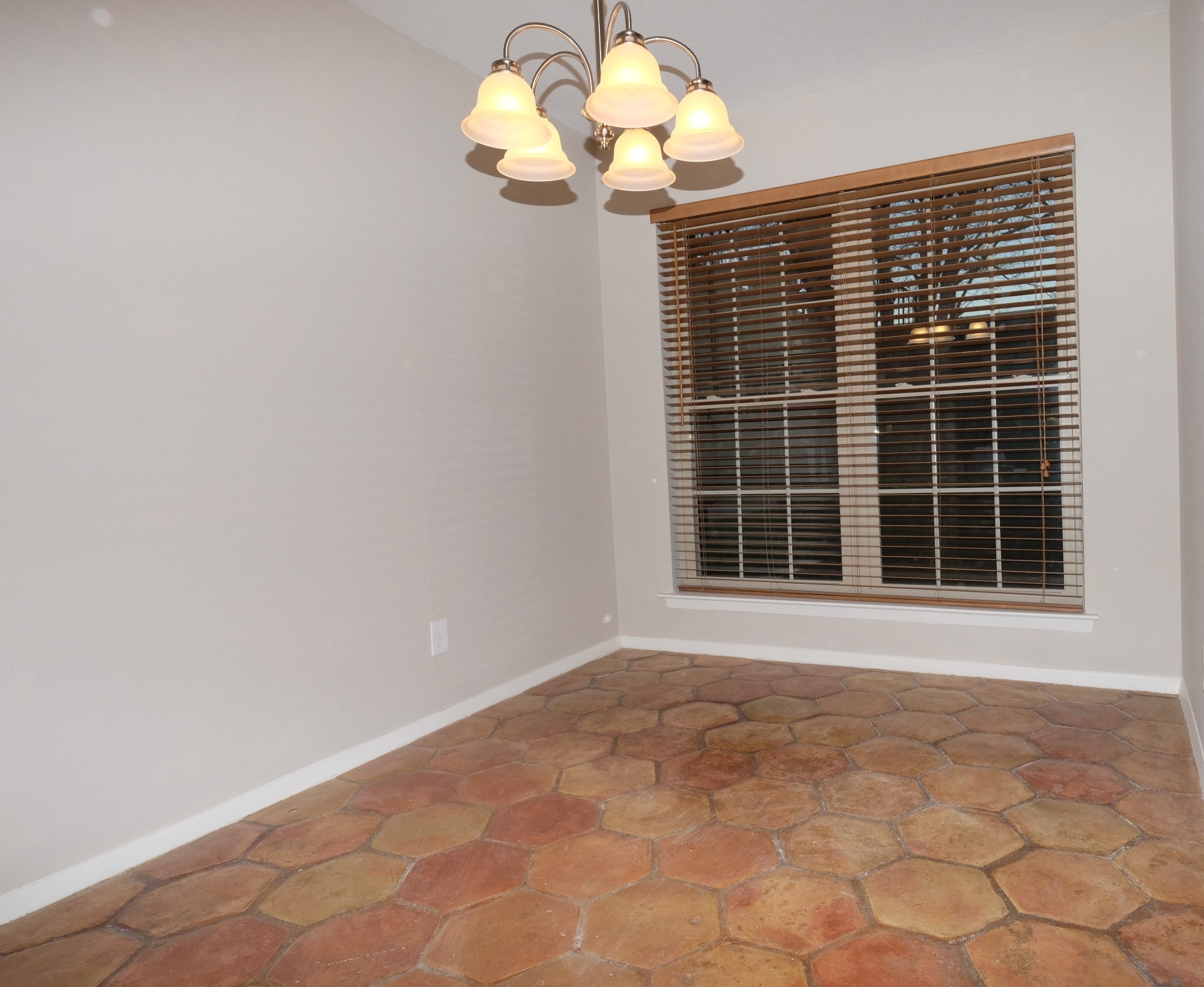 Building Photo - 7727 Meadow Park Dr