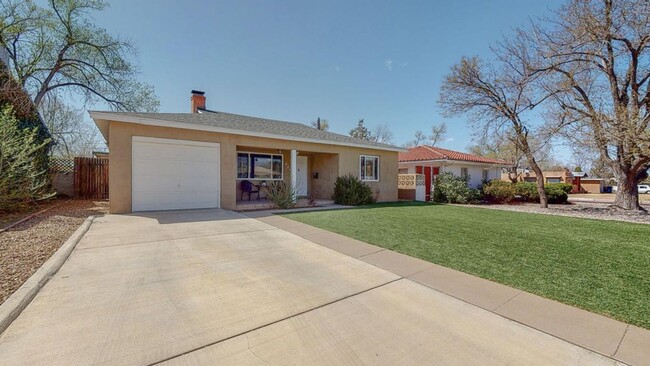 Building Photo - Two bedroom, one bath NOB Hill home