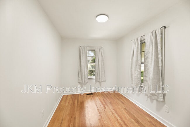Building Photo - 135 St Maurice Ln