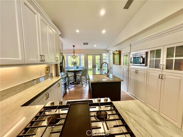 Building Photo - 521 Seaview St