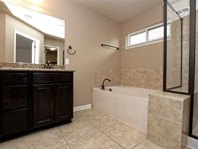 Building Photo - 140 Copper Lake Ln