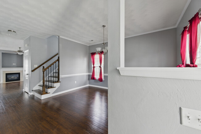 Building Photo - 1023 Snead Dr