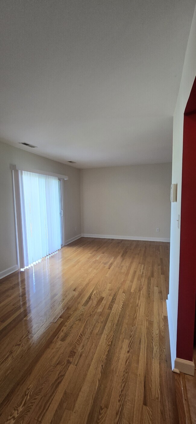 Building Photo - 4473 B St SE