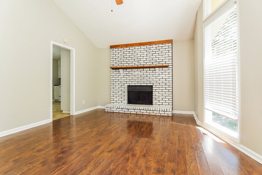 Building Photo - 20 Moonglow Dr