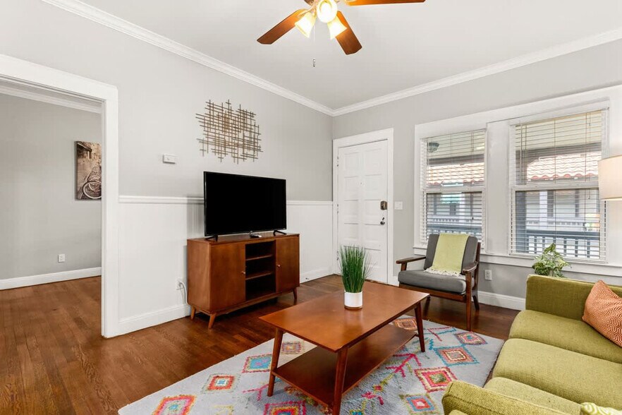 Building Photo - 203 W Magnolia Ave