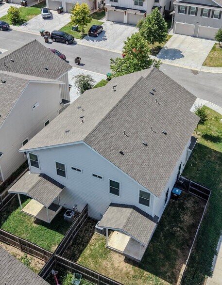 Building Photo - 10310 Candlewood Wy