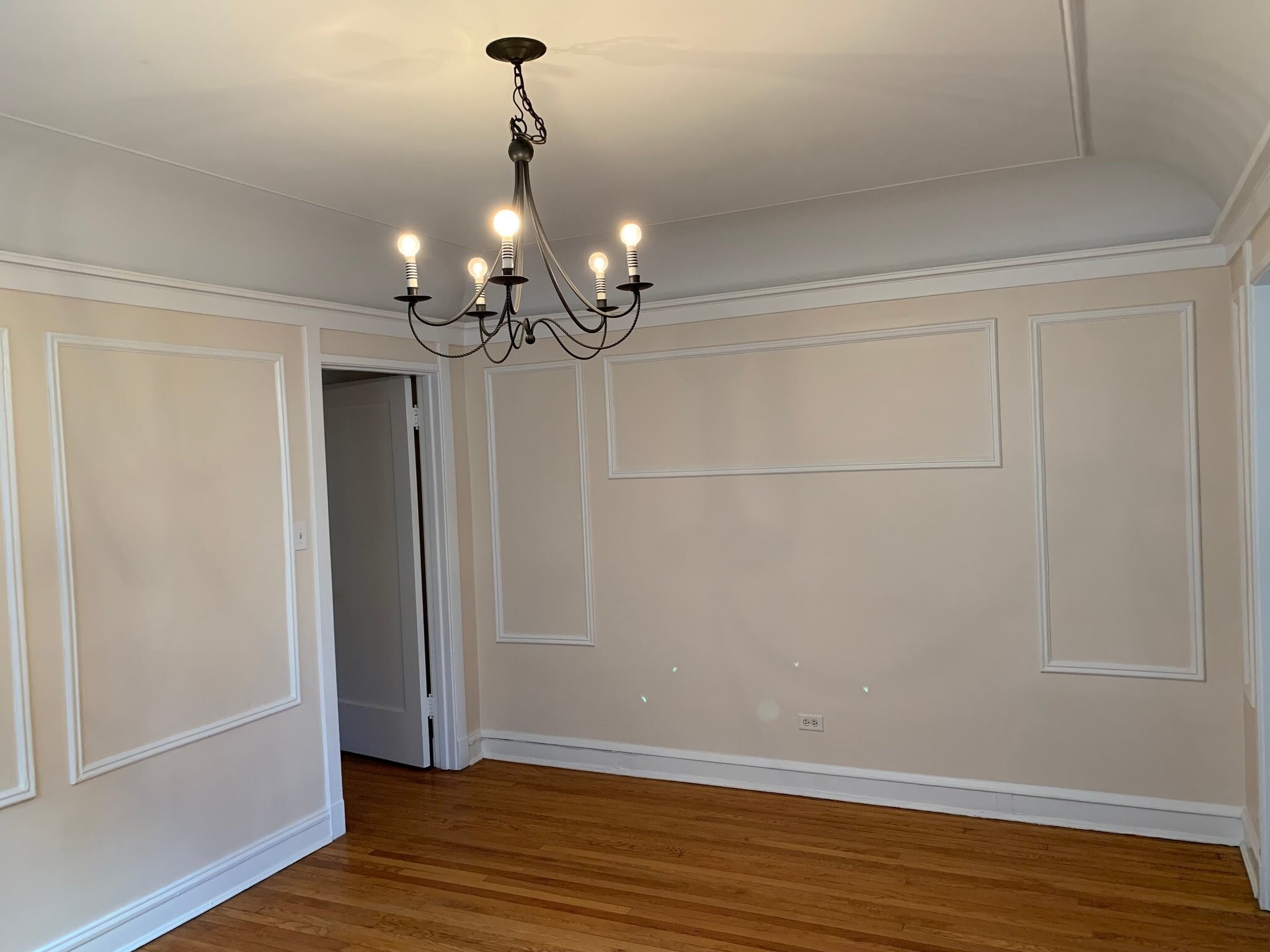 Building Photo - 1468 W Winnemac Ave