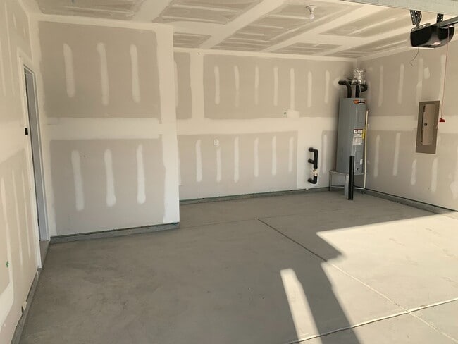Building Photo - Resort life for your family in the Palisades!