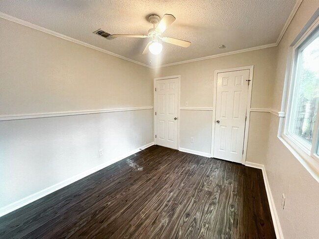 Building Photo - Recently Renovated 3/2 Home in South Austin with Bonus Room + Additional Storage
