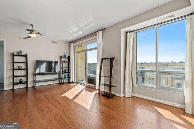 Building Photo - 711 Cosmopolitan Dr NE