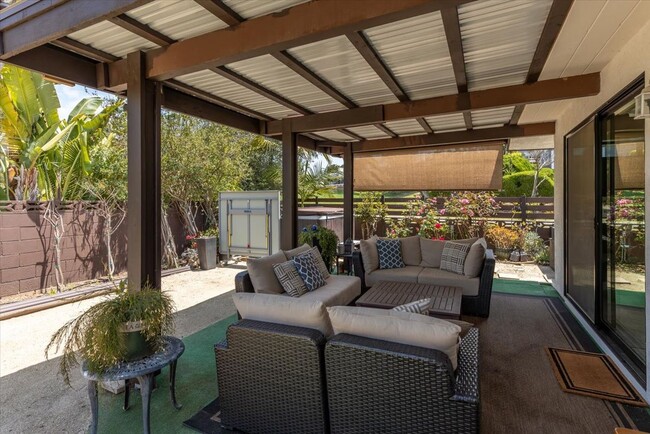 Building Photo - 1356 San Julian Dr