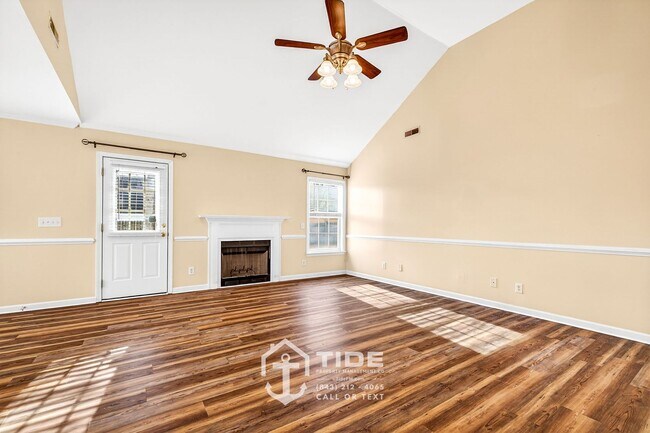 Building Photo - Modern Comfort in North Charleston