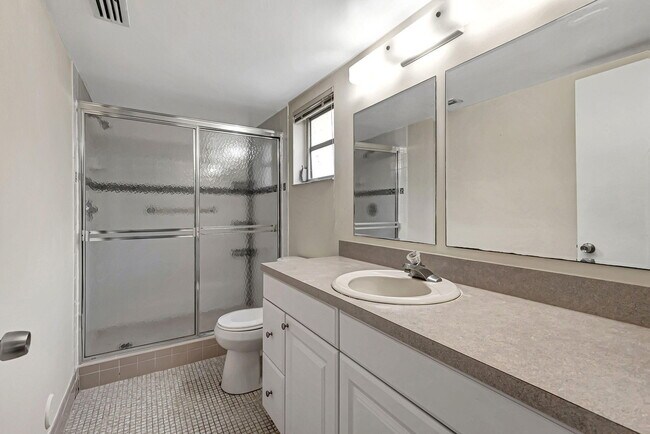 Building Photo - 6795 Huntington Ln