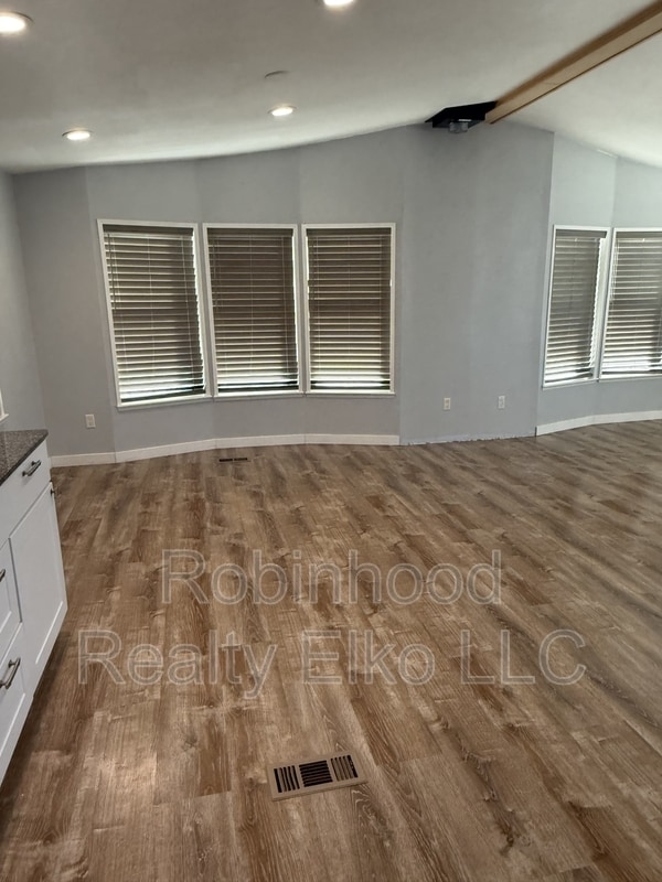 Building Photo - 300 Rustic Dr