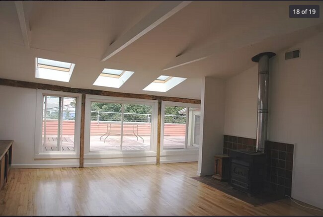 Building Photo - East Rock 3BR/2BA Penthouse | Private Sky Terrace | Vaulted Ceilings | Walk to Yale SOM