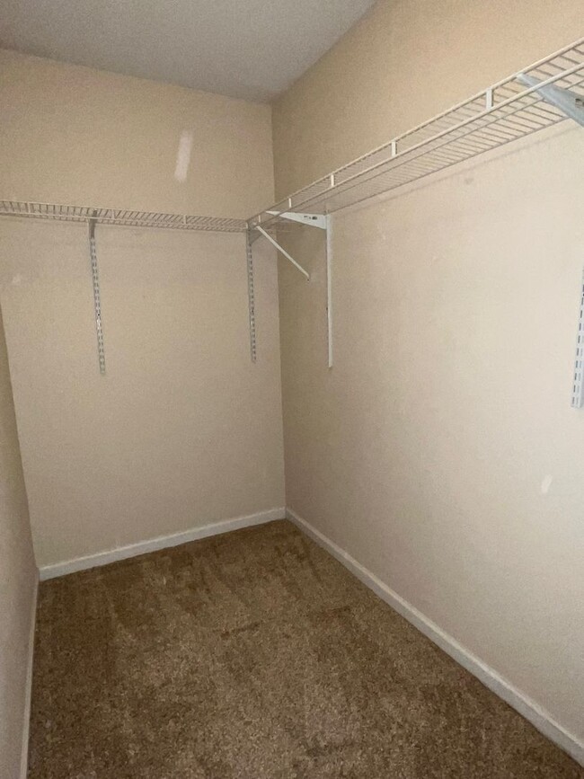 Building Photo - Gated community!  Amenities Galore! Close ...