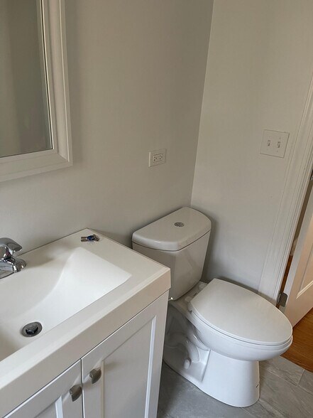 Building Photo - 1640 W Pratt Blvd