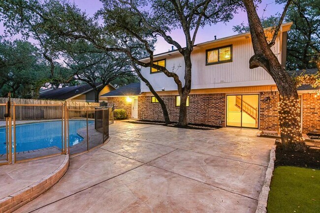 Building Photo - 11210 Deadoak Ln