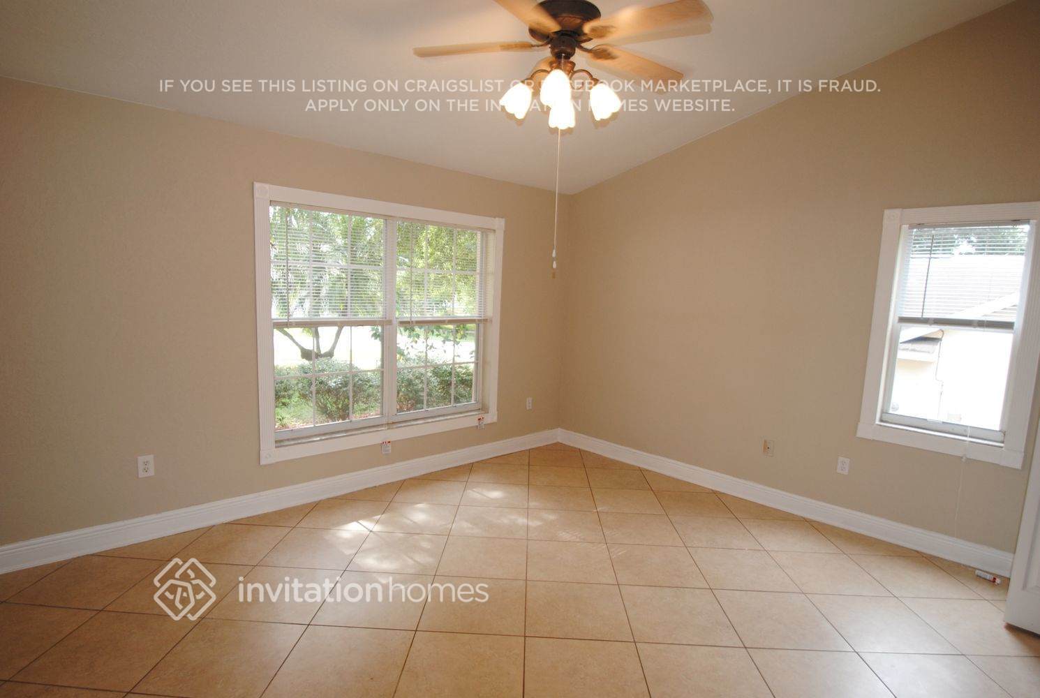 Building Photo - 815 Palm Forest Ln
