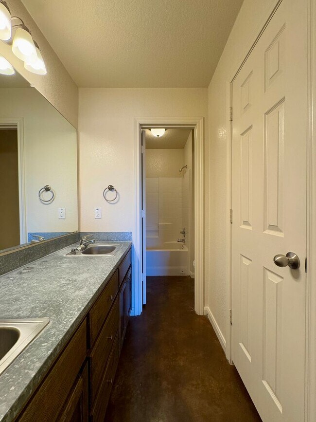 Building Photo - Duplex