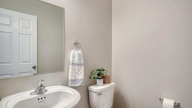 Building Photo - Modern 3-Bedroom Home with Resort-Style Amenities