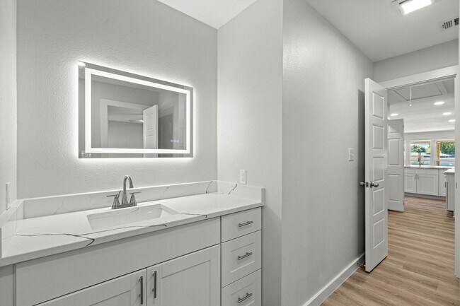 Building Photo - SW Loop 820 - 4304/4306 *Lease Up Only*