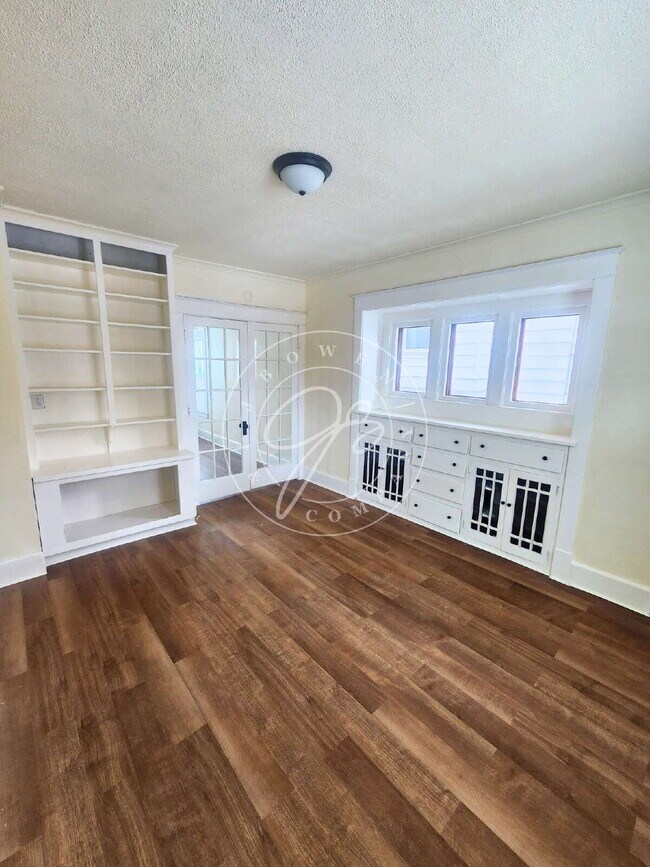 Building Photo - 1400 sq ft. 3 bed home in South Toledo! Many updates throughout