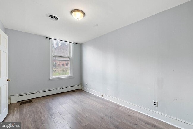 Building Photo - 1410 Delaware Ave