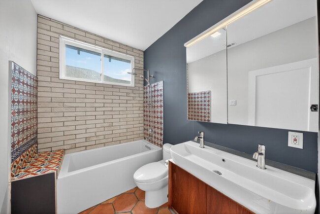 Building Photo - 224 Forrest Ave