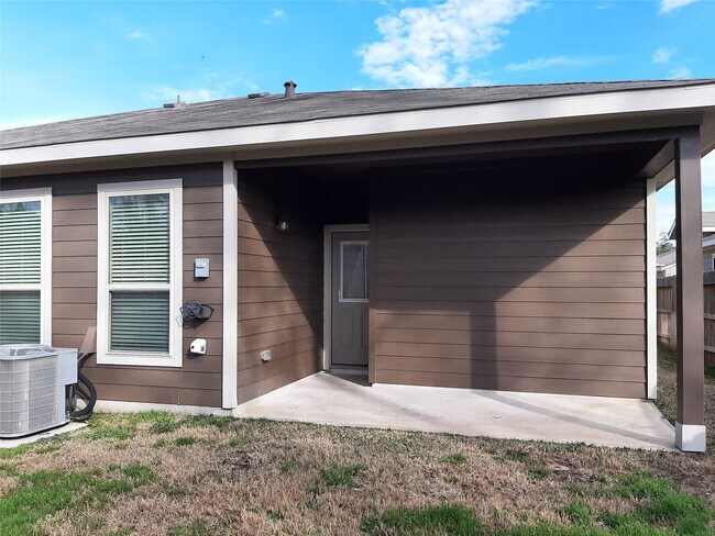 Building Photo - 9741 Grosbeak Ln