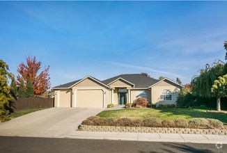 Building Photo - Spacious 3-Bedroom Home with Private Backy...