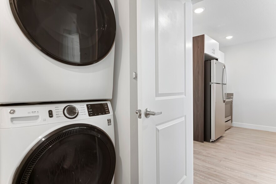 Building Photo - Hyve Apts