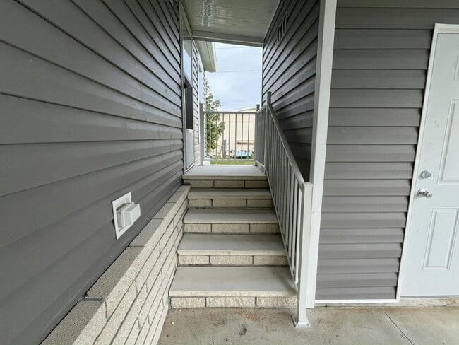 Building Photo - 17100 Tamiami Trl
