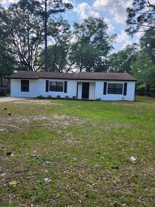 Building Photo - 1105 Kelly Dr