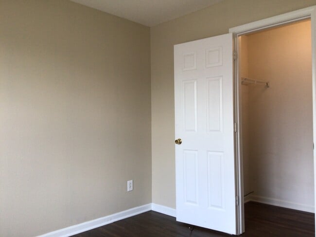 Building Photo - 6036 Draycott Dr