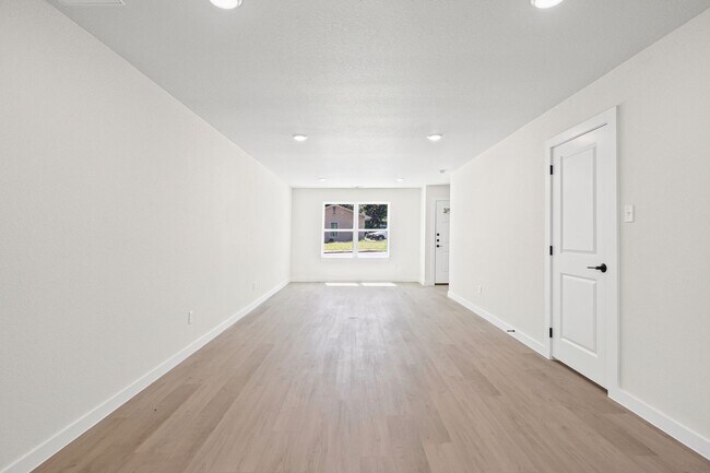 Building Photo - 1407 S 5th St