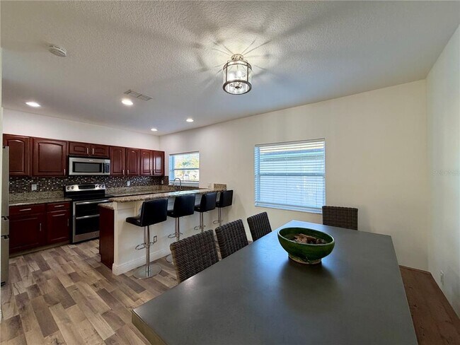 Building Photo - 2436 Oak Mill Dr