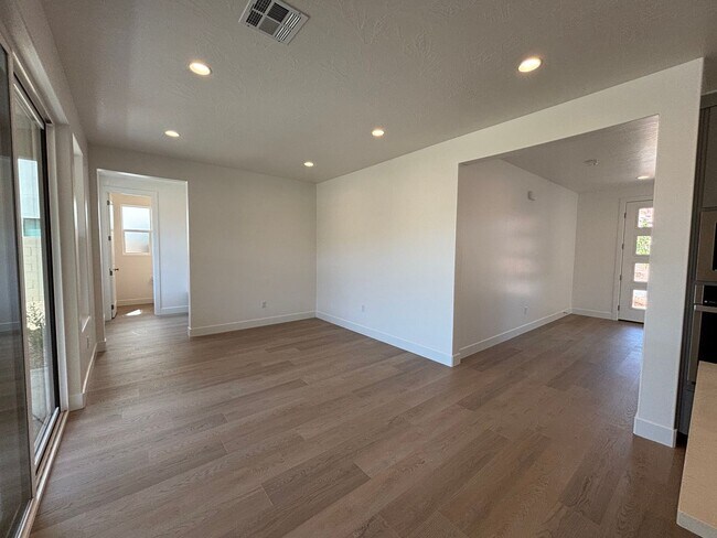 Building Photo - BRAND NEW 4 BEDROOM HOME OR RENT!