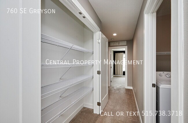 Building Photo - 760 SE Greyson-